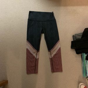 ALO Yoga Capri workout/exercise leggings Small